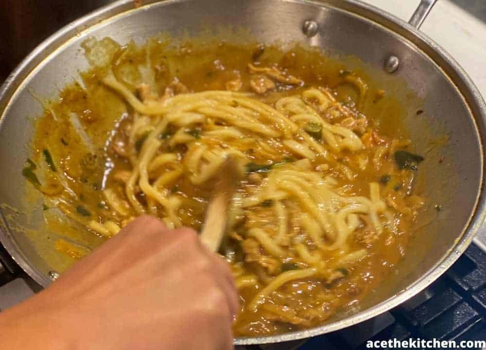 mixing the curry udon