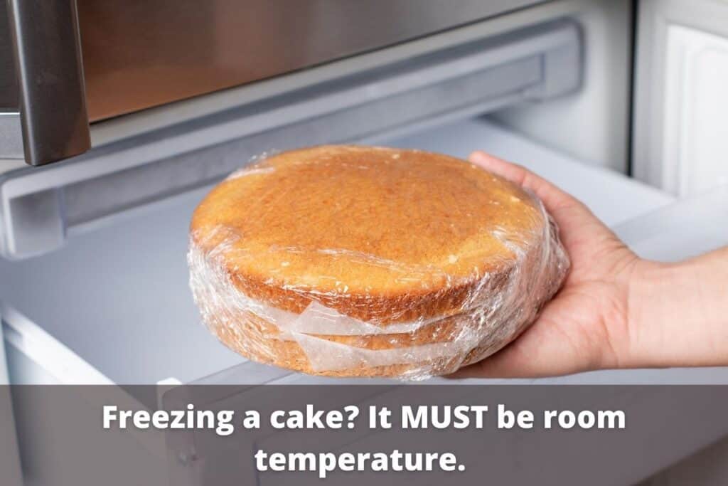 freezing a cake