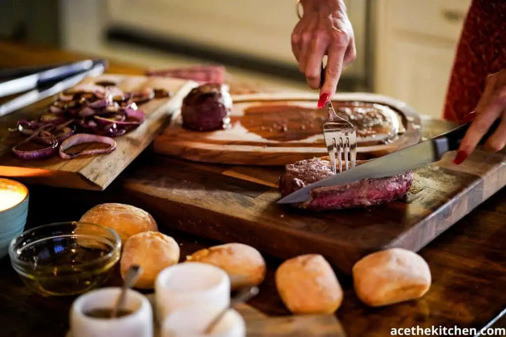 slicing cooked steak